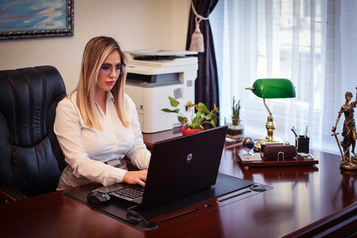 Branislava Krnić, advokat u kancelariji